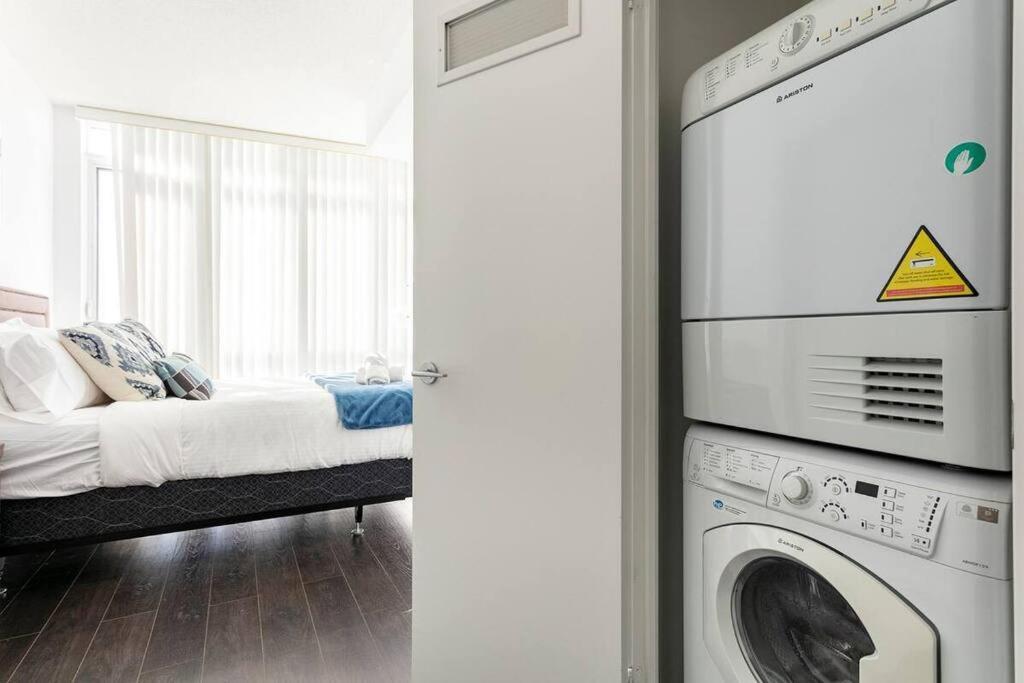 Guestic At Cityplace - Lake View & One Free Parking Τορόντο Εξωτερικό φωτογραφία