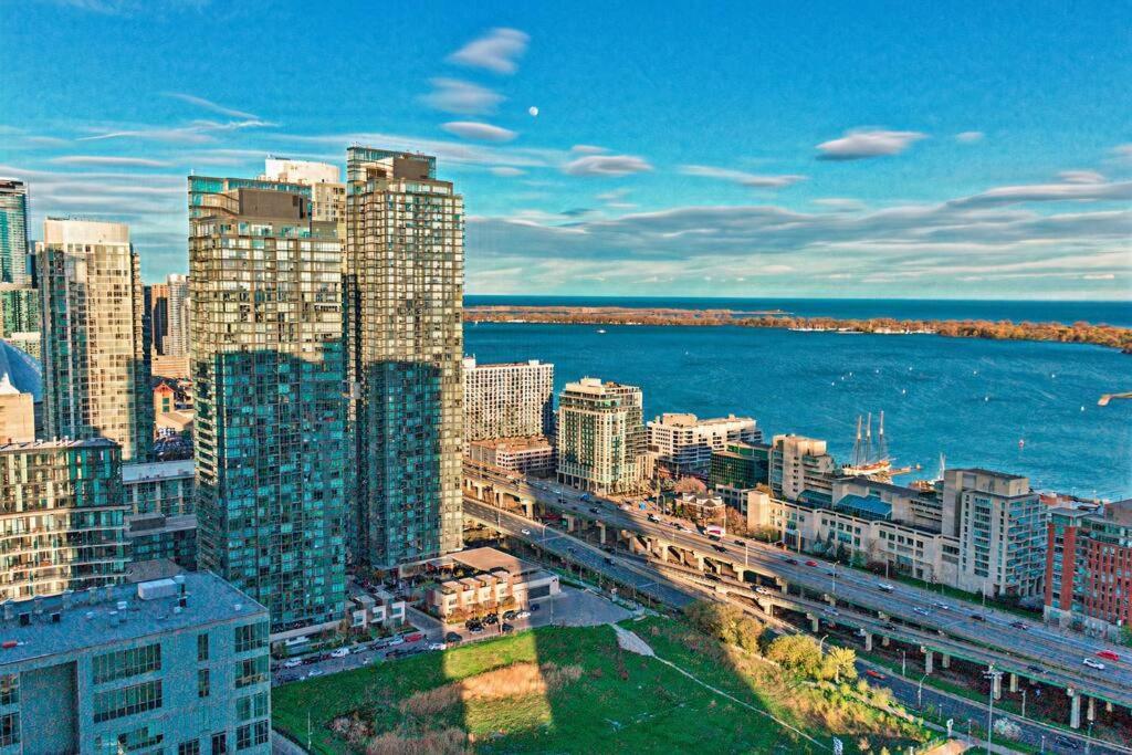 Guestic At Cityplace - Lake View & One Free Parking Τορόντο Εξωτερικό φωτογραφία